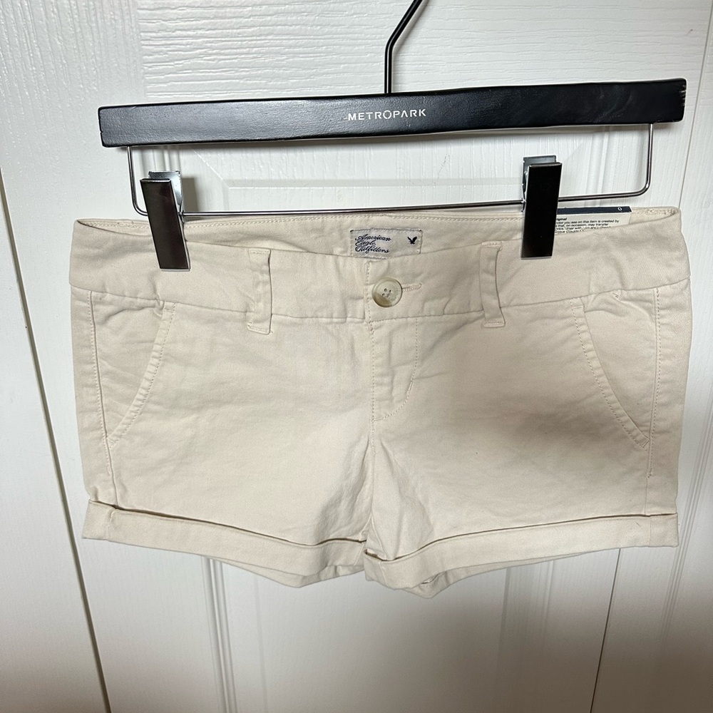 American Eagle Women's Light Tan Chino Shorts